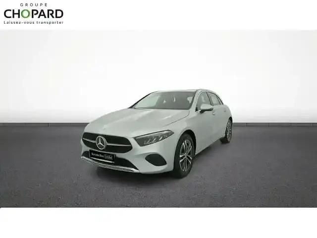 Hightechsilvermettalic paint Utilisé 2024 Mercedes A250 Berline | 31 990 € - Image 1/4