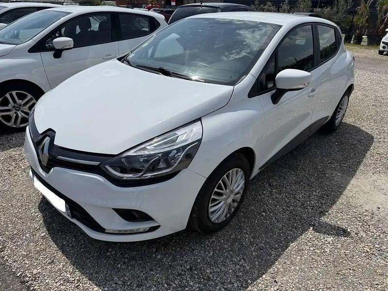 Blanc Utilisé 2018 Renault Clio IV Business Berline | 9 990 € - Image 1/4