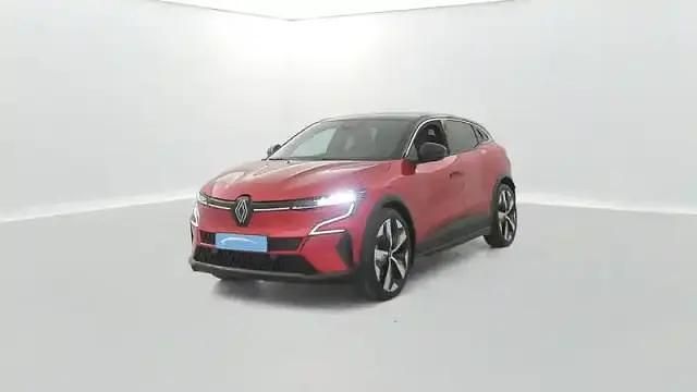 Rouge Occasion 2022 Renault Megane E-Tech Berline | 23 490 € (Prix juste) - Image 1/4
