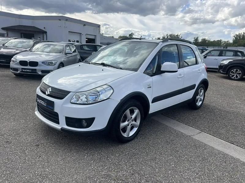 Blanc Utilisé 2007 Suzuki SX4 GLX SUV | 2 990 € - Image 1/4