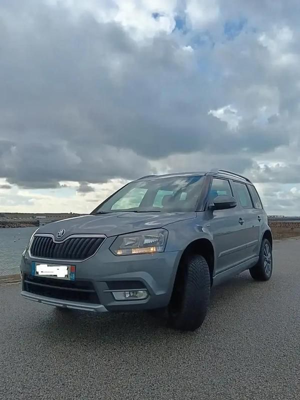 Gris Utilisé 2017 Skoda Yeti Drive SUV | 12 900 € (Prix juste) - Image 1/4