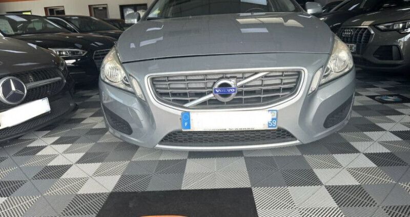Gris Utilisé 2011 Volvo S60 Summum Berline | 7 990 € - Image 1/4
