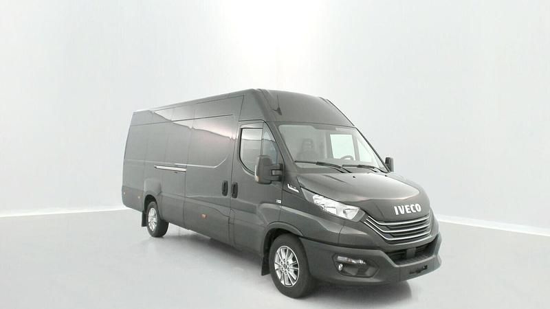 Noir Utilisé 2022 Iveco Daily Berline | 48 120 € - Image 1/4