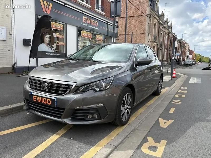 Gris Utilisé 2019 Peugeot 308 Allure Berline | 13 990 € (Bon prix) - Image 1/4