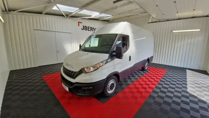Blanc Utilisé 2021 Iveco Daily Van | 26 990 € - Image 1/4