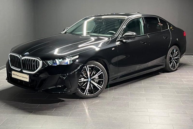 Noir Utilisé 2024 BMW i5 M Sport Berline | 46 800 € - Image 1/4