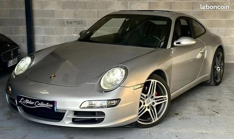 Gris Utilisé 2005 Porsche 911 Carrera Coupé | 48 990 € - Image 1/4