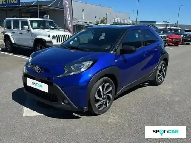 Biton bleu genièvre métal/toit noir Utilisé 2023 Toyota Aygo X Design SUV | 13 690 € - Image 1/4