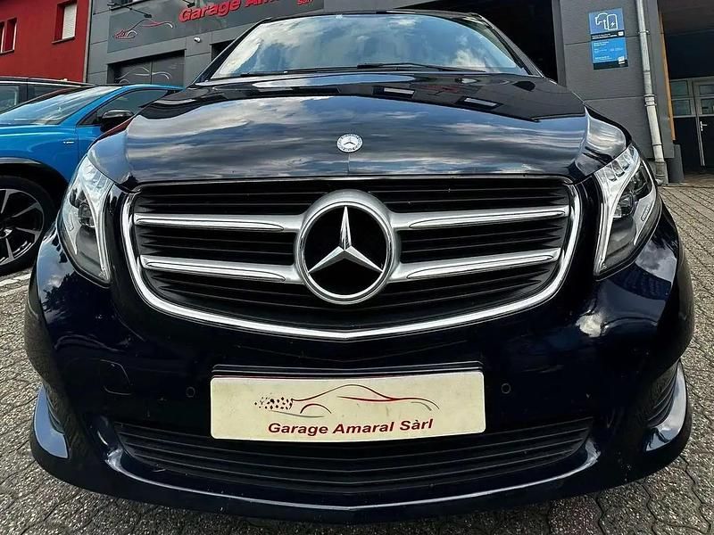 Bleu Utilisé 2017 Mercedes V220 Monospace | 40 923 € (Prix cher) - Image 1/4