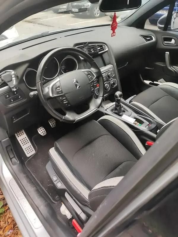 Gris Utilisé 2014 Citroën DS4 Urban Show Citadine | 7 500 € - Image 1/4