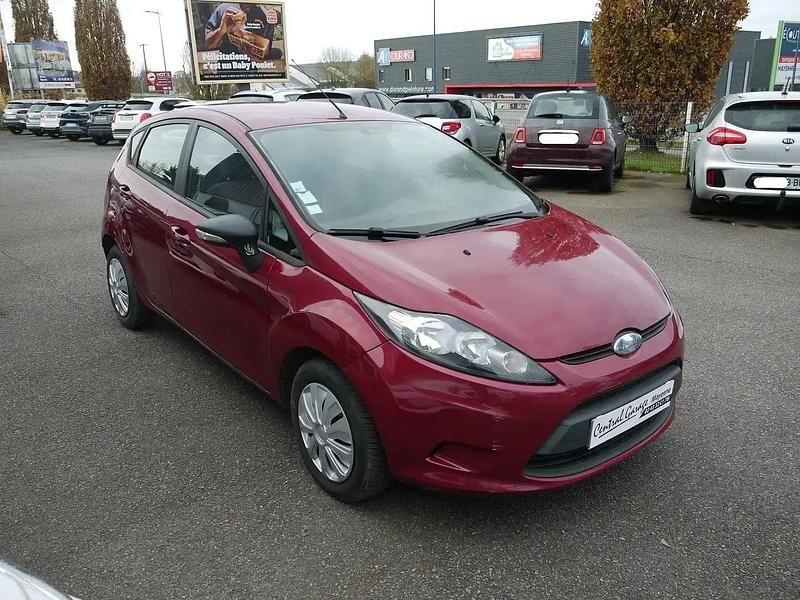 Mauve Occasion 2009 Ford Fiesta Trend Berline | 5 990 € (Prix cher) - Image 1/4