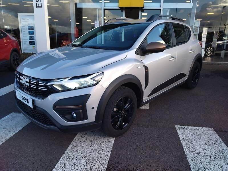 Gris Utilisé 2024 Dacia Sandero Extreme Citadine | 16 990 € (Prix juste) - Image 1/4