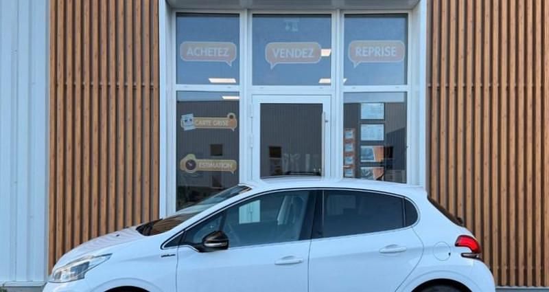 Utilisé 2015 Peugeot 208 GT-line Citadine | 7 980 € (Super prix) - Image 1/4