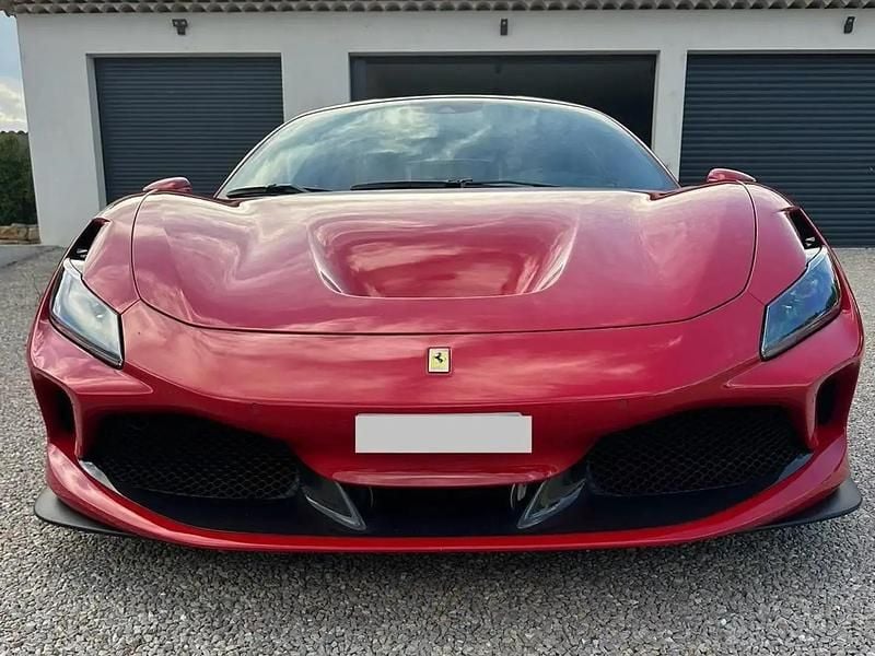 Rouge Utilisé 2020 Ferrari F8 Coupé | 334 900 € - Image 1/4