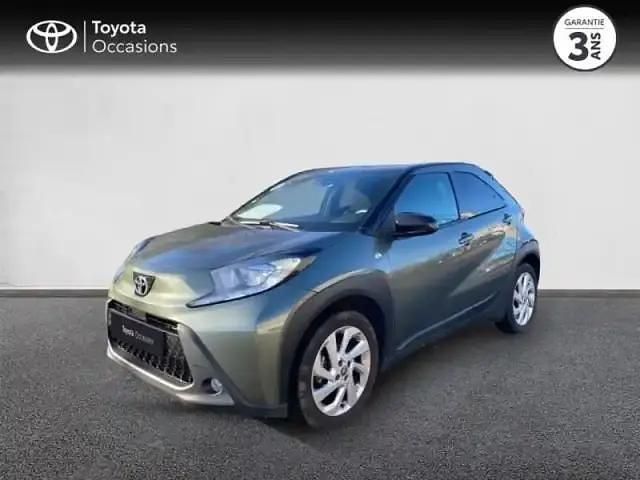Biton vert cardamome métal/toit noir Occasion 2022 Toyota Aygo X Design SUV | 15 900 € (Prix juste) - Image 1/4