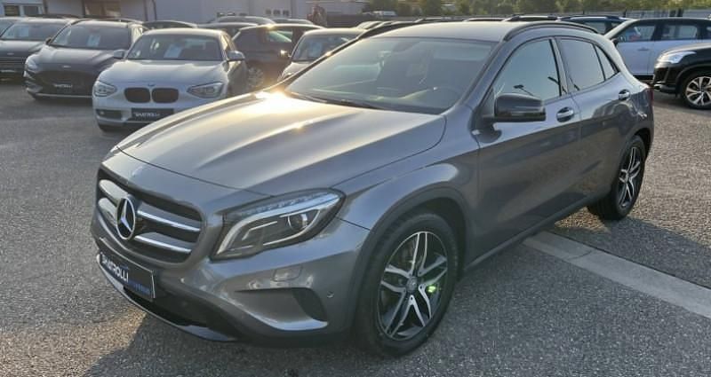 Gris Utilisé 2015 Mercedes GLA200 SUV | 14 990 € (Prix juste) - Image 1/4