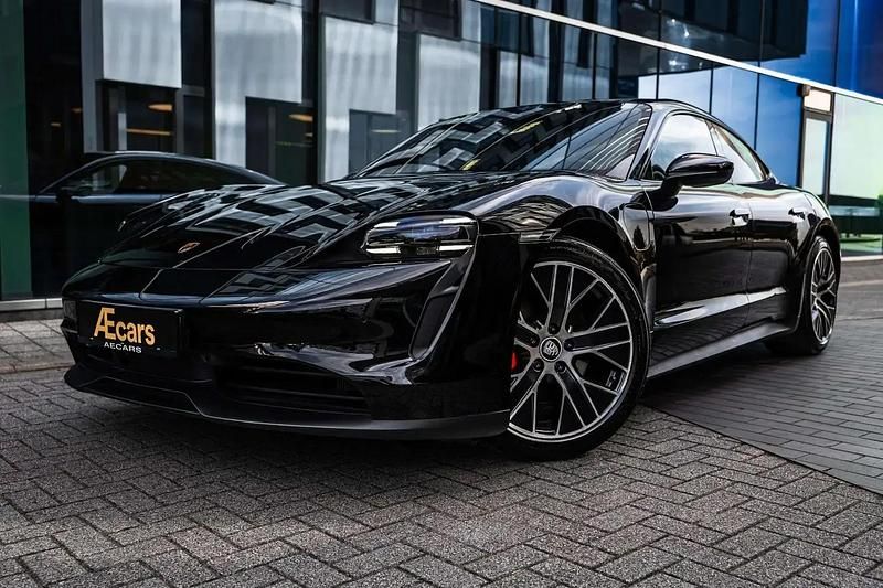 Noir Utilisé 2020 Porsche Taycan 4S Sport Berline | 59 950 € - Image 1/4