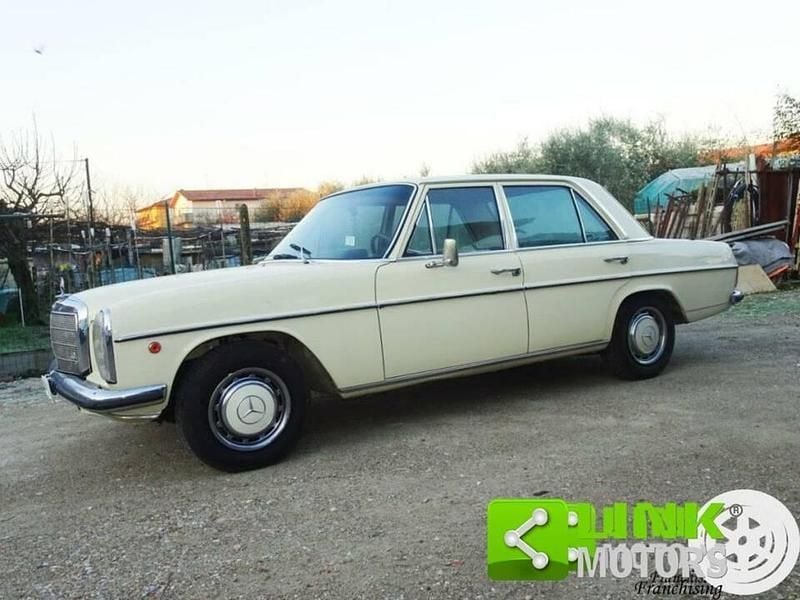 Occasion Mercedes 220 105 ch (77 kW) 1971 Beige Berline