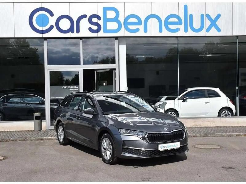 Gris Utilisé 2024 Skoda Octavia Selection Break | 31 480 € (Bon prix) - Image 1/4