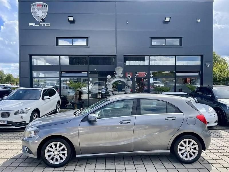 Gris Utilisé 2013 Mercedes A180 Berline | 9 490 € (Prix juste) - Image 1/4