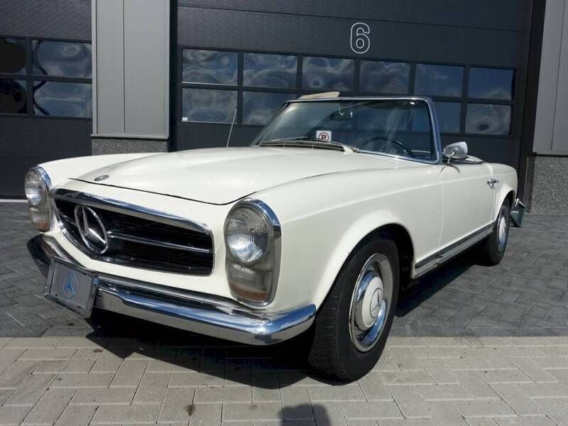 Blanc Utilisé 1967 Mercedes 230 Cabriolet | 40 950 € - Image 1/4