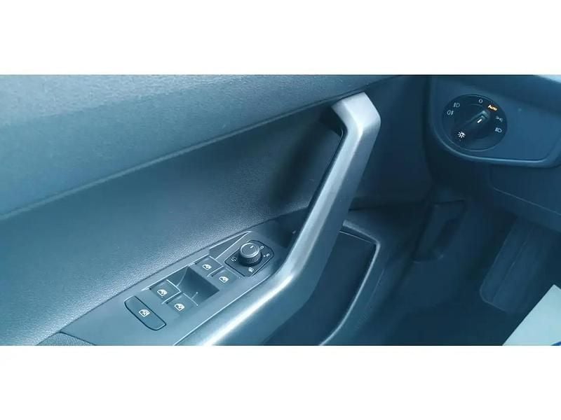 Gris Utilisé 2024 VW Taigo R-line SUV | 17 900 € (Super prix) - Image 1/4