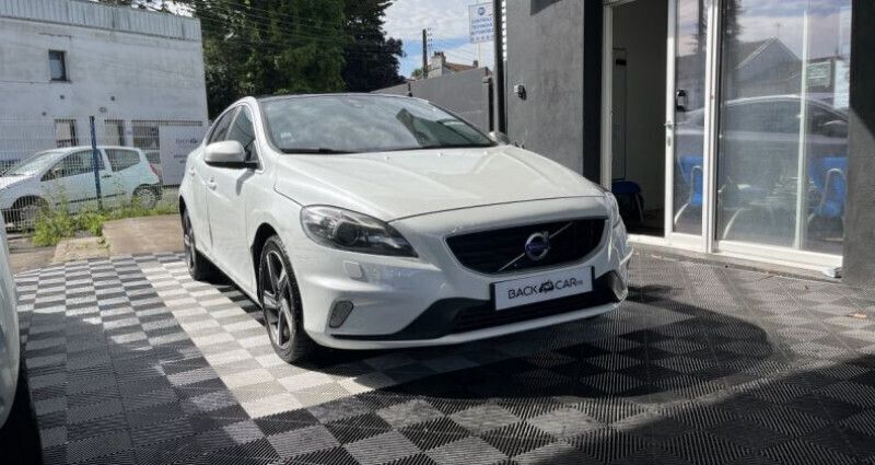 Utilisé 2017 Volvo V40 Inscription Break | 9 990 € - Image 1/4