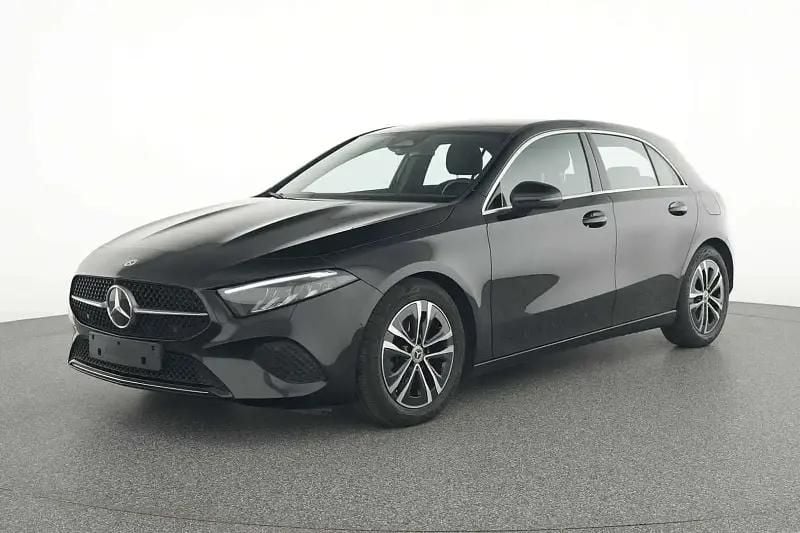 Noir Utilisé 2024 Mercedes A180 Business Citadine | 29 990 € (Bon prix) - Image 1/4
