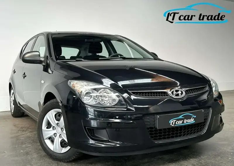 Noir Utilisé 2009 Hyundai i30 Style Berline | 4 950 € - Image 1/4