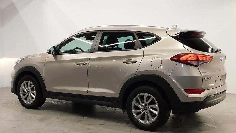Image 2/4