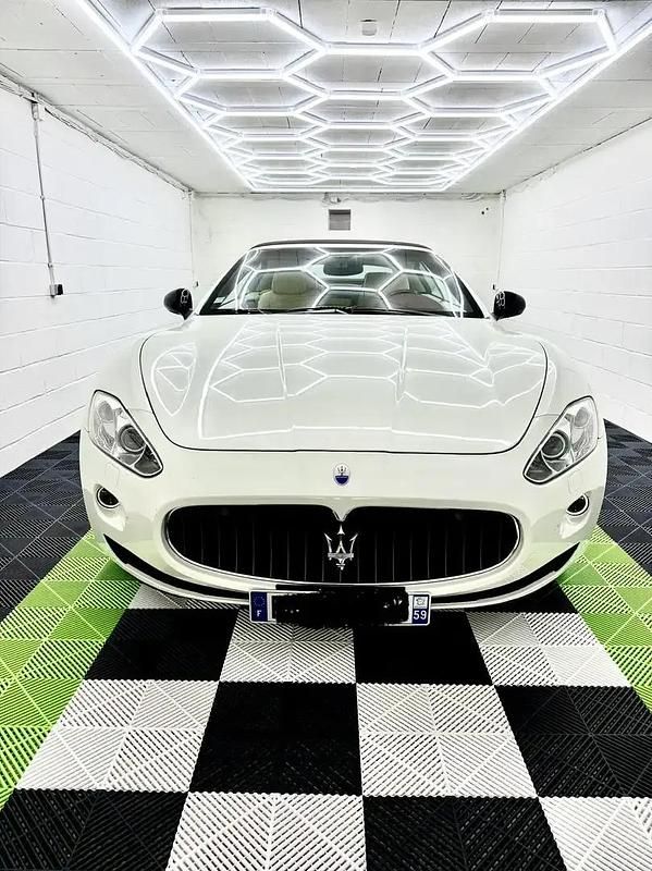 Utilisé 2010 Maserati GranCabrio Cabriolet | 74 000 € - Image 1/4