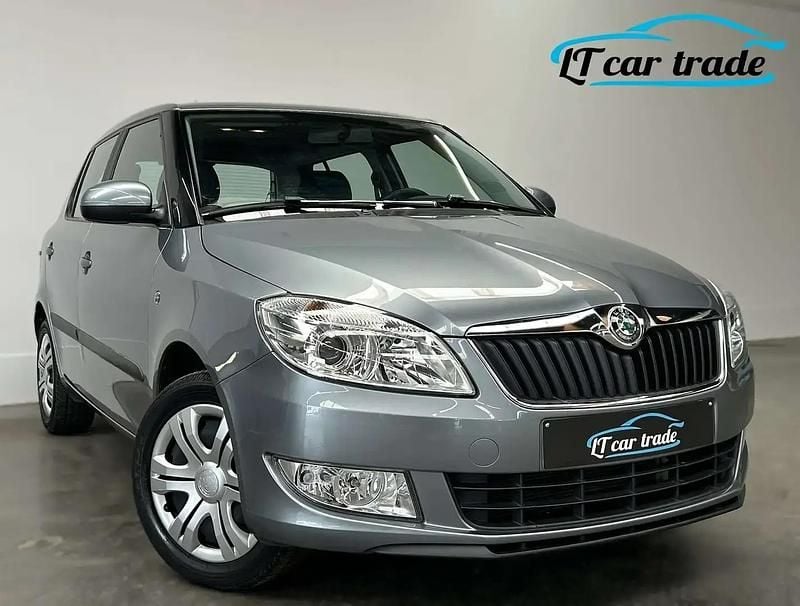Gris Occasion 2012 Skoda Fabia Ambition Berline | 6 950 € - Image 1/4