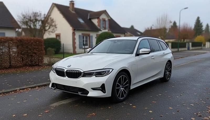 Blanc Occasion 2021 BMW 330e Sport Line Break | 29 950 € (Super prix) - Image 1/4