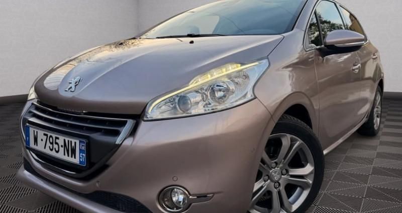 Mauve Utilisé 2013 Peugeot 208 Allure Citadine | 11 999 € (Prix juste) - Image 1/4