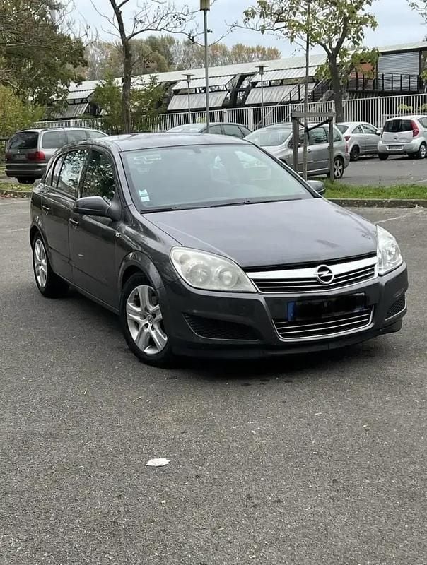 Utilisé 2010 Opel Astra Selection Berline | 1 999 € (Super prix) - Image 1/4