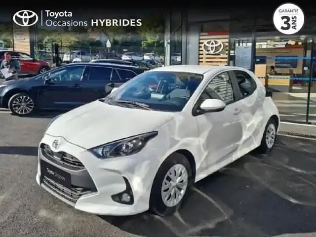 Blanc Utilisé 2023 Toyota Yaris Hybrid Berline | 18 980 € (Bon prix) - Image 1/4