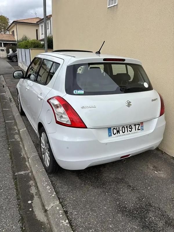 Blanc Utilisé 2013 Suzuki Swift Citadine | 5 500 € - Image 1/4