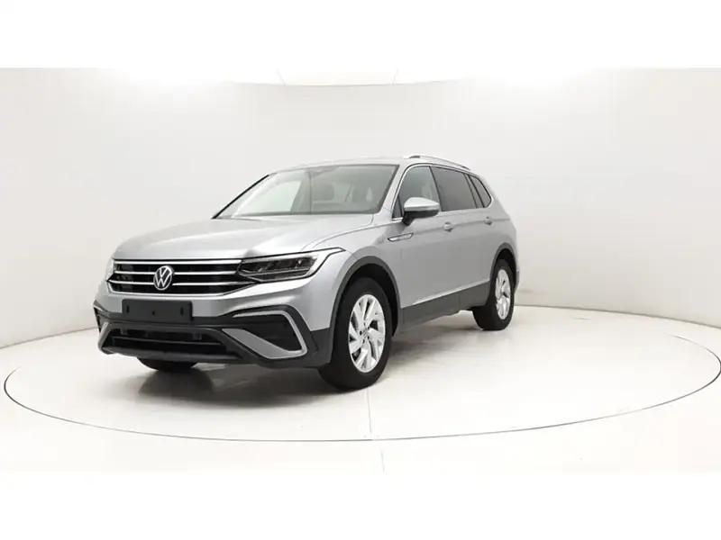 Gris Utilisé 2023 VW Tiguan Life SUV | 44 510 € - Image 1/4