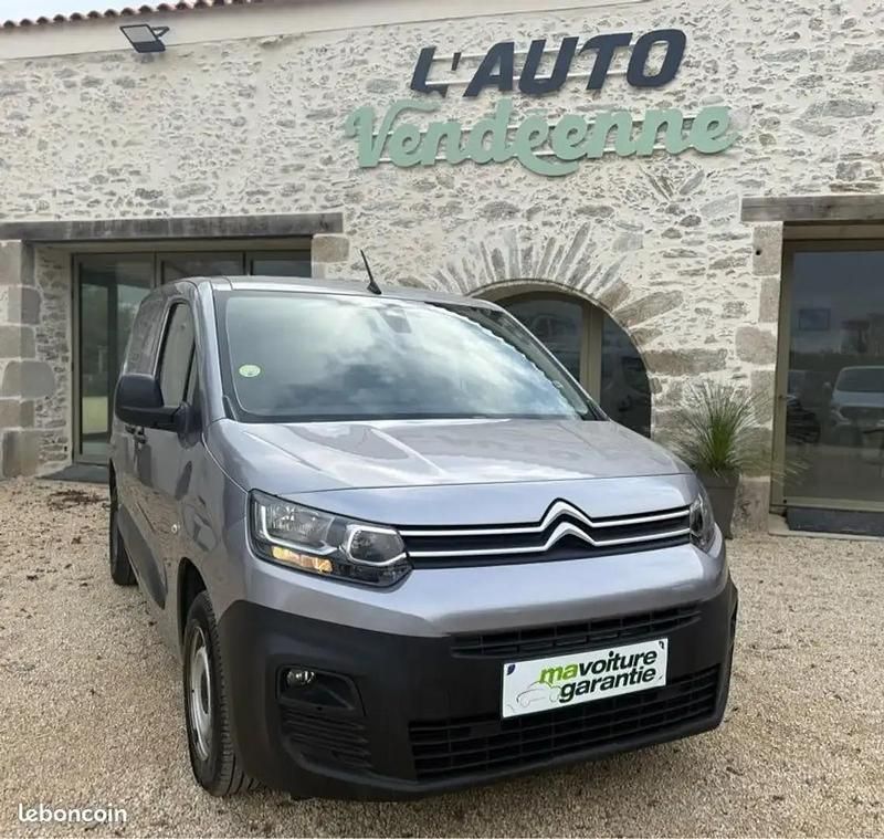Gris Occasion 2021 Citroën Berlingo Monospace | 12 990 € - Image 1/4