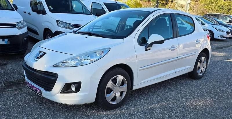 Blanc Occasion 2012 Peugeot 207 Berline | 4 990 € (Prix juste) - Image 1/4