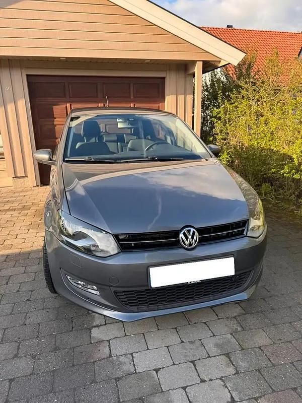 Gris Utilisé 2011 VW Polo Berline | 3 000 € (Bon prix) - Image 1/4