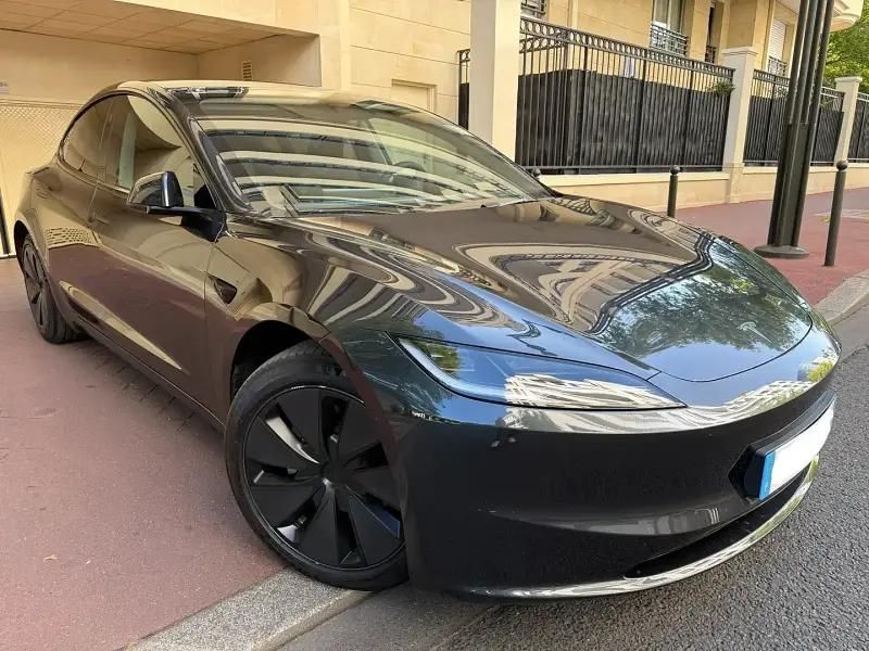 Gris Utilisé 2024 Tesla Model 3 Long Range Berline | 44 500 € (Prix cher) - Image 1/4