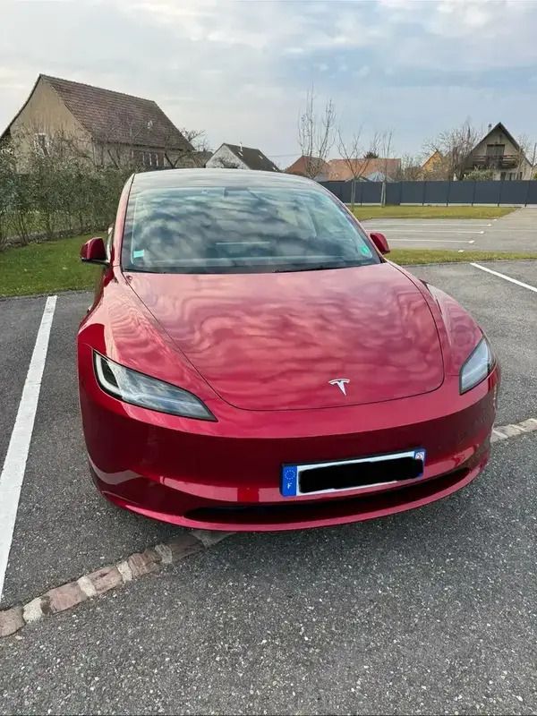 Utilisé 2024 Tesla Model 3 Standard Range Berline | 33 000 € (Prix juste) - Image 1/4