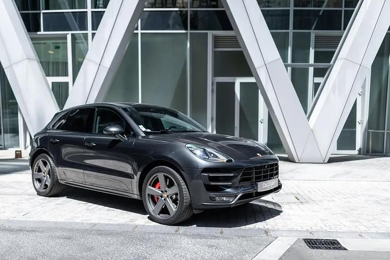 Gris Utilisé 2017 Porsche Macan Turbo Performance Package SUV | 64 990 € (Prix cher) - Image 1/4