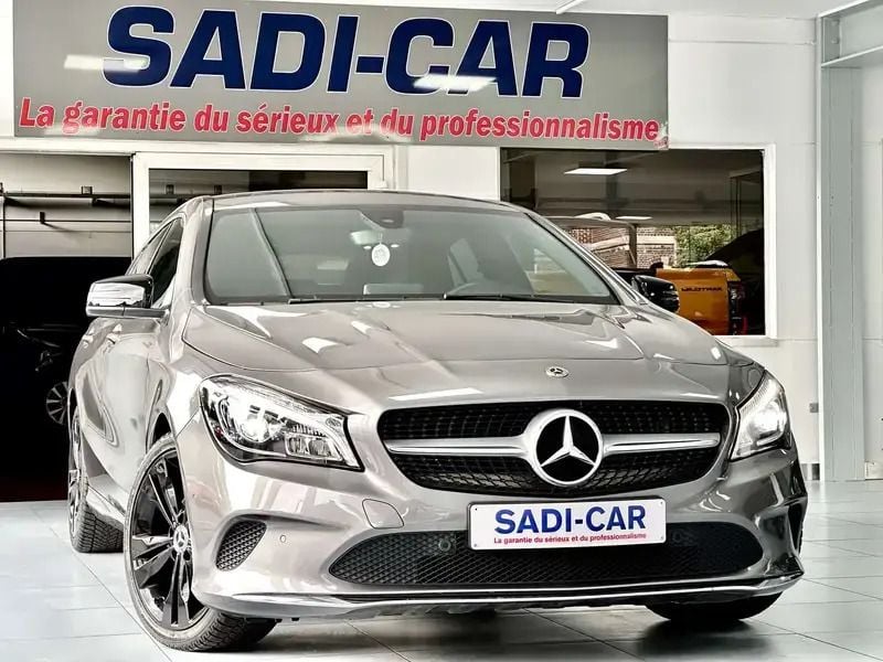 Gris Utilisé 2019 Mercedes CLA180 Berline | 16 990 € (Bon prix) - Image 1/4