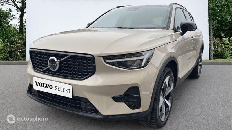 Jaune Utilisé 2024 Volvo XC40 Plus SUV | 41 799 € (Prix juste) - Image 1/4