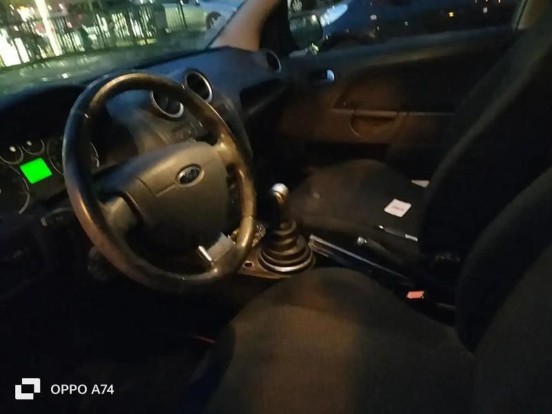 Occasion 2007 Ford Fiesta Ghia Berline | 1 400 € (Prix juste) - Image 1/4