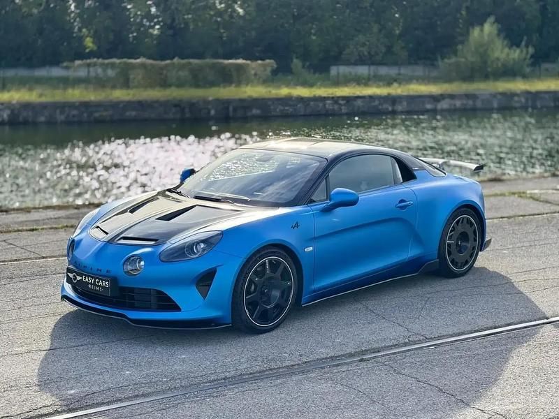 Bleu Nouvelle 2025 Alpine A110 Coupé | 114 990 € - Image 1/4
