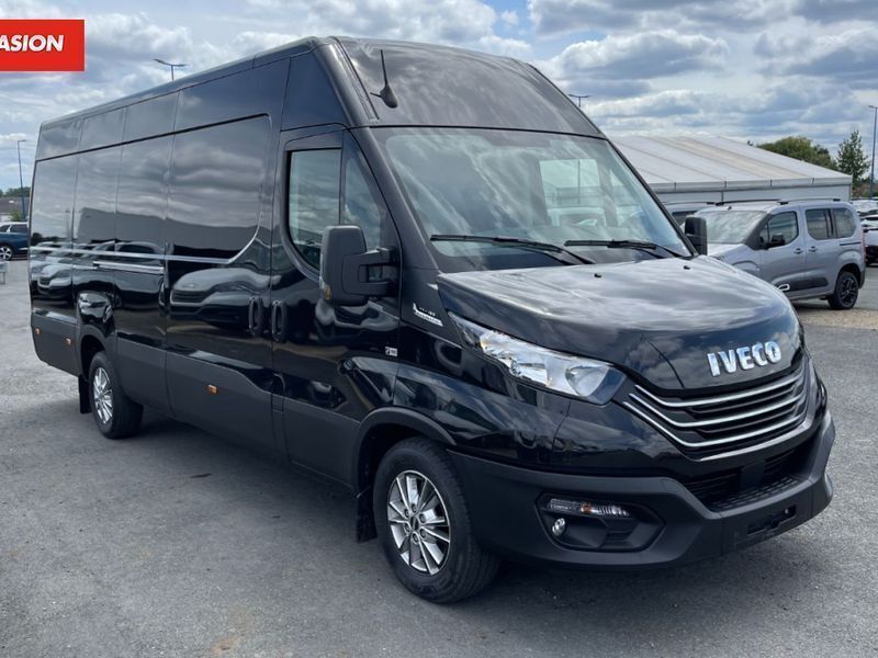 Noir Utilisé 2022 Iveco Daily Van | 51 000 € - Image 1/4