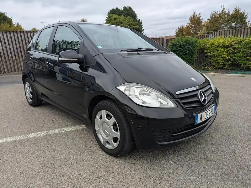 Noir Utilisé 2011 Mercedes A180 Berline | 7 680 € (Prix juste) - Image 1/4